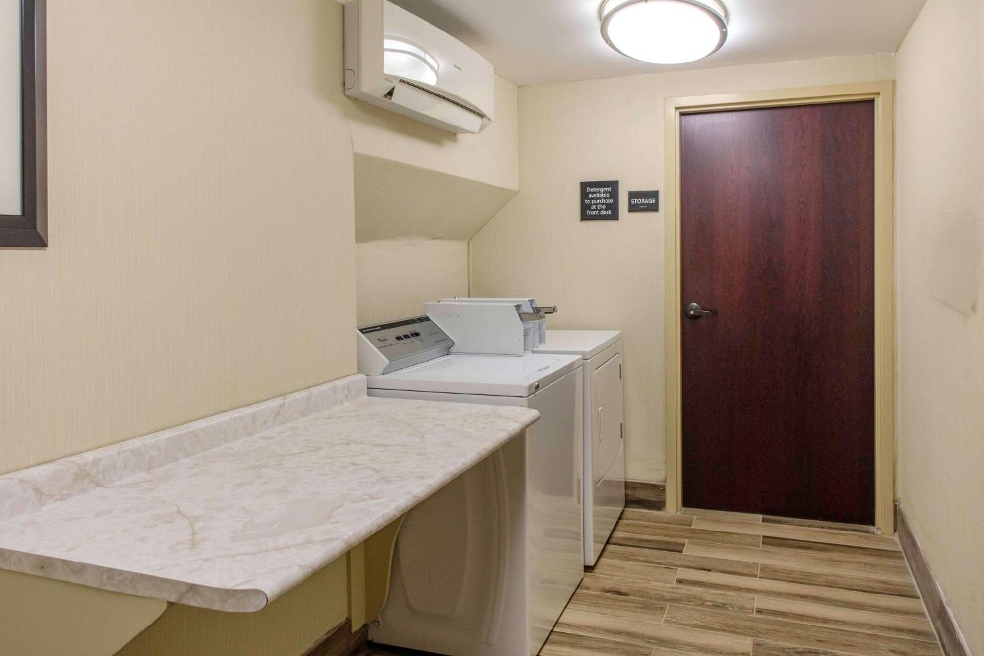Hampton Inn Detroit Northville Extérieur photo