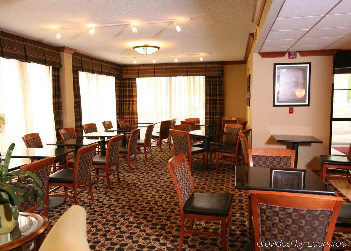 Hampton Inn Detroit Northville Restaurant photo