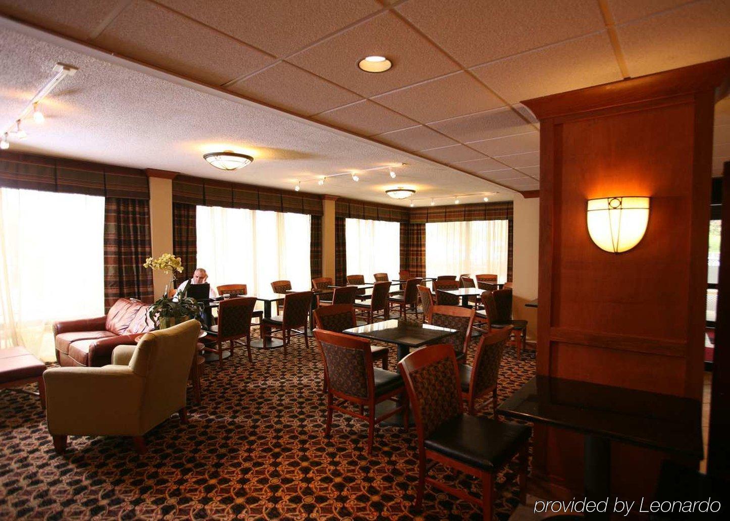 Hampton Inn Detroit Northville Restaurant photo