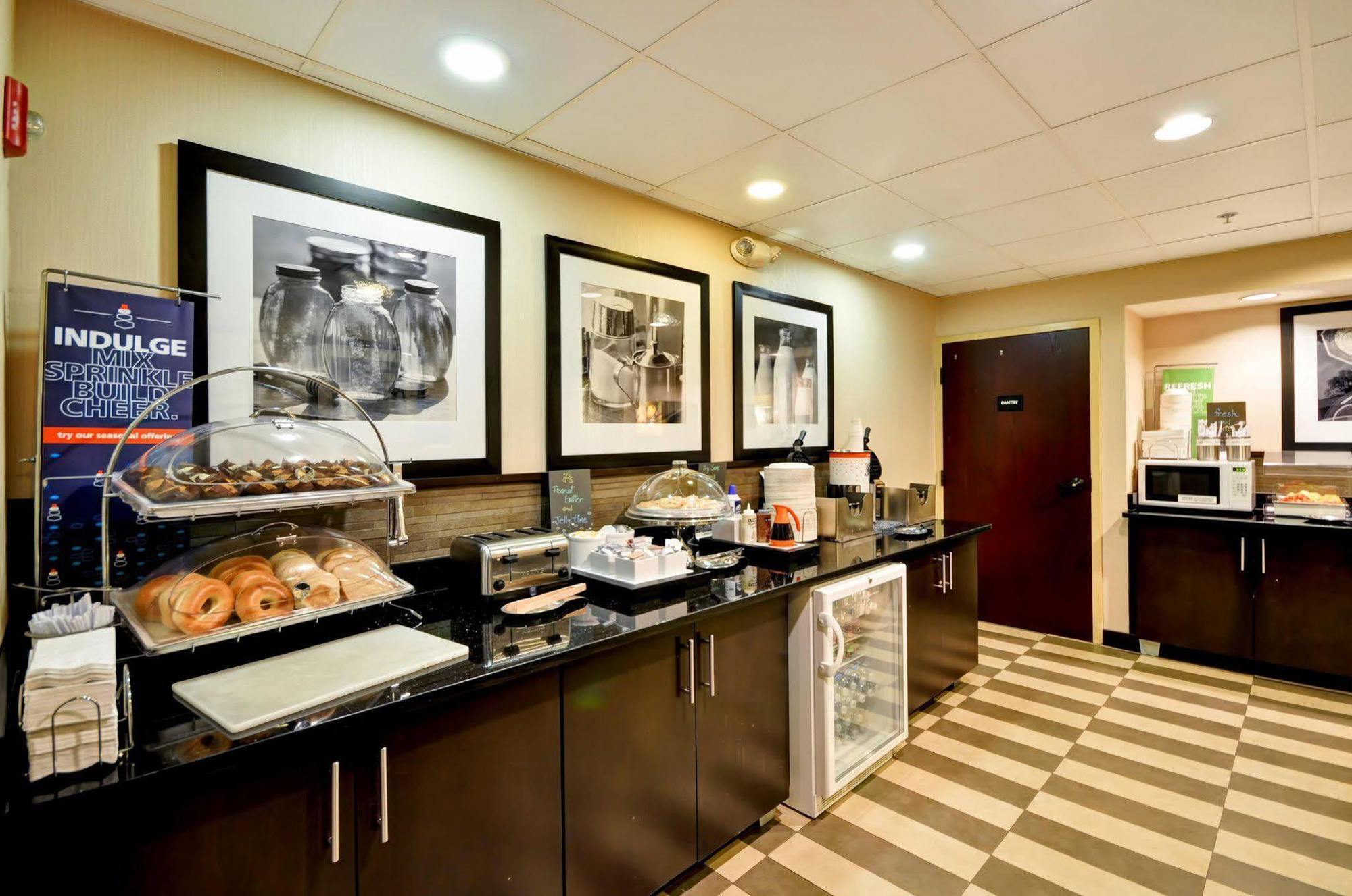 Hampton Inn Detroit Northville Extérieur photo